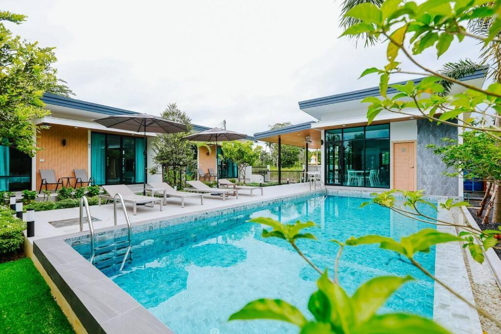Cheeva Pool Villa Khao Lak Esterno foto
