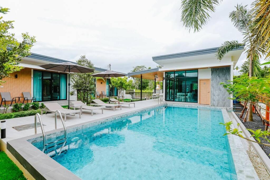 Cheeva Pool Villa Khao Lak Esterno foto