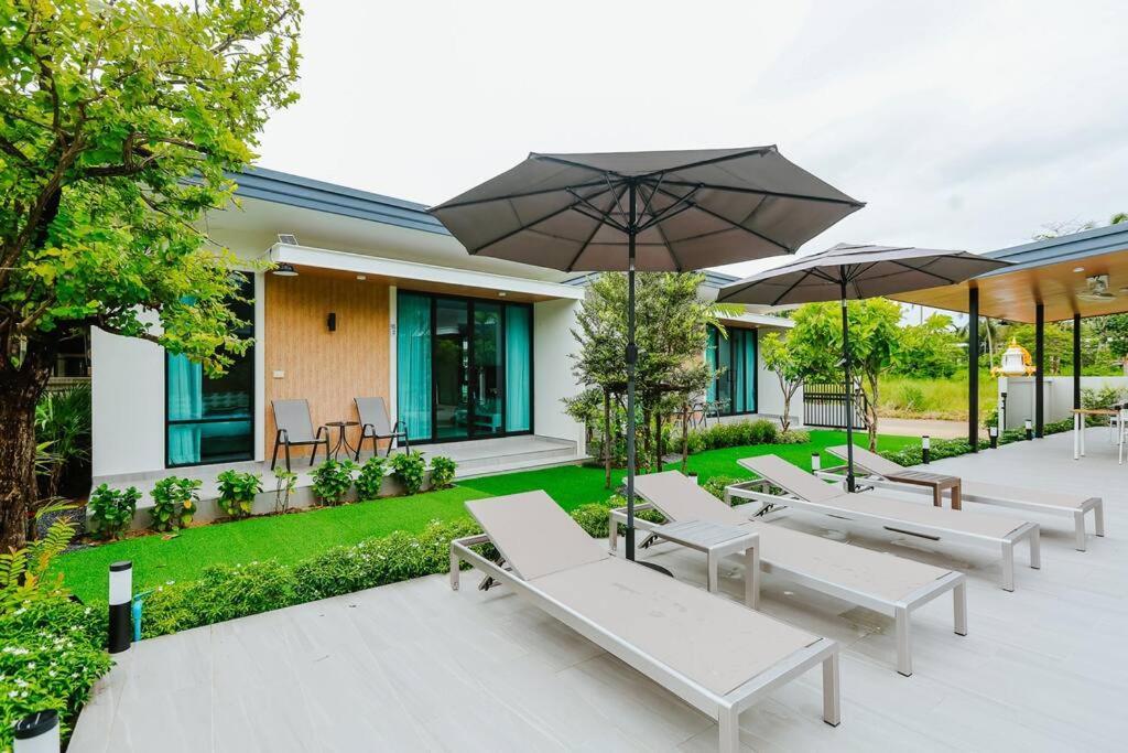 Cheeva Pool Villa Khao Lak Esterno foto